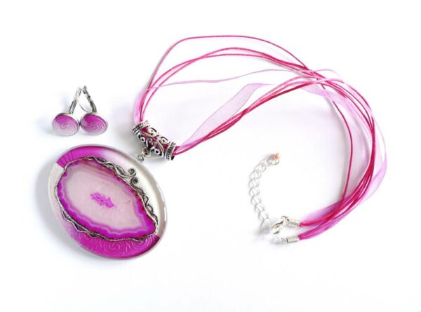 Pryskyřicový náhrdelník s růžovým achátem a náušnicemi