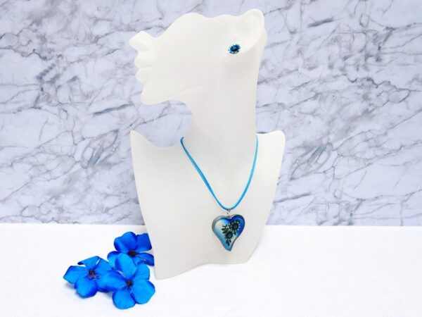 Bílo modrý náhrdelník srdíčko s pryskyřicovým lůžkem s náušnicemi
