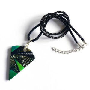 šperk, zelený přívěsek, náhrdelník na řemínku