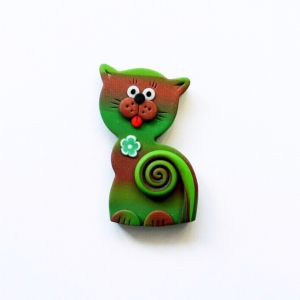 Magnetka zelená kočička se zelenými kytičkami