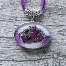 Oválný náhrdelník s fialovým regalitem