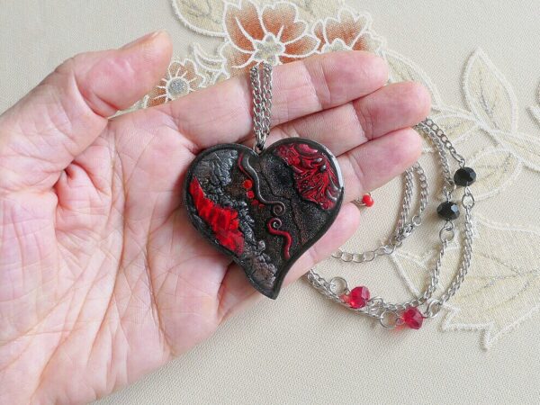 Náhrdelník červené srdce na ocelovém řetízku