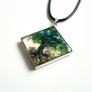 Průhledný náhrdelník se stromem života